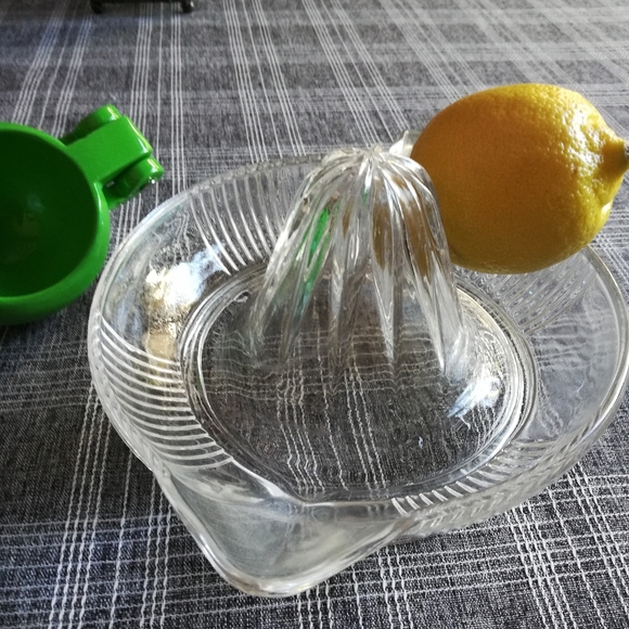 Lot of 2: Vintage Pressed Glass Lemon Squeezer & single Lemon Squeezer 🍋 - Picture 2 of 7